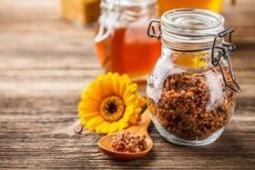 Propolis treats toenail fungus