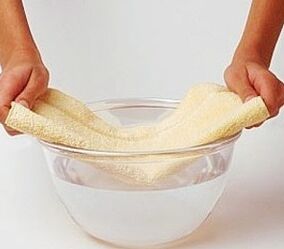 Treat toenail fungus with peppermint and salt compress